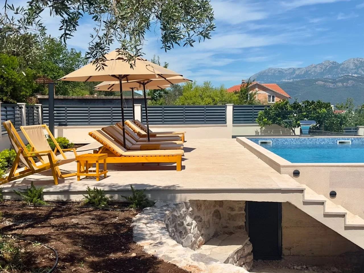 Vila Paula, vila u oblasti Radovići